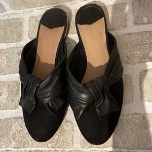 DIANE VON FURSTENBERG  black suede shoes with leather bow. Size 6